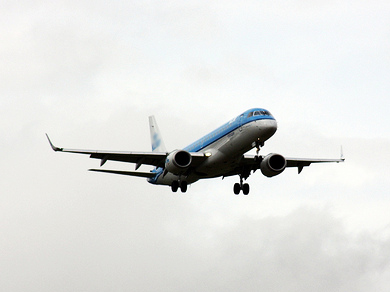 Самолет Air Astana вернулся в Казахстан, не долетев до Баку